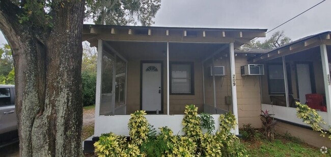 Building Photo - Mulberry- 2/1 Duplex, Immediate Move-In Rental