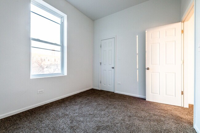 Photo - 1630 S Sawyer Ave Chicago, IL 60623