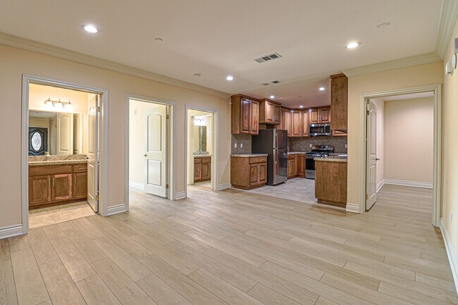 3674 W Imperial Hwy