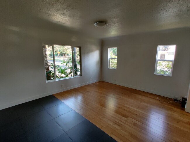 Photo - 860 N Fuller Ave Unidad 860