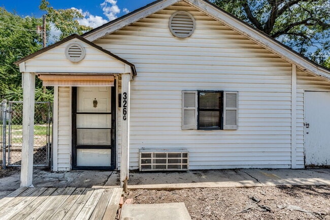 Building Photo - 326 S Exposition St Rental