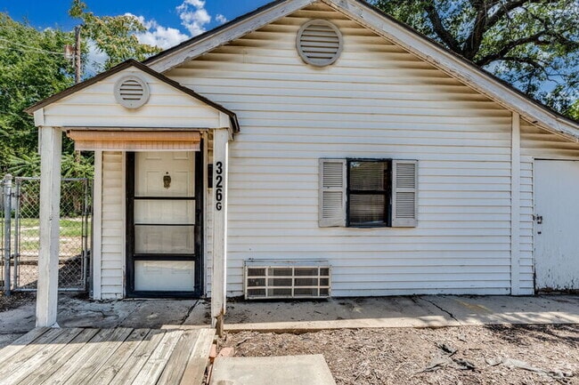 Building Photo - 326 S Exposition St Rental