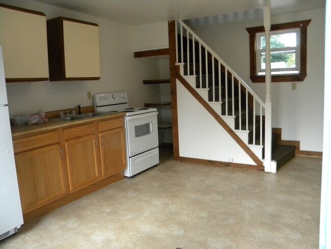 Photo - 139 Cornelia St Unit C