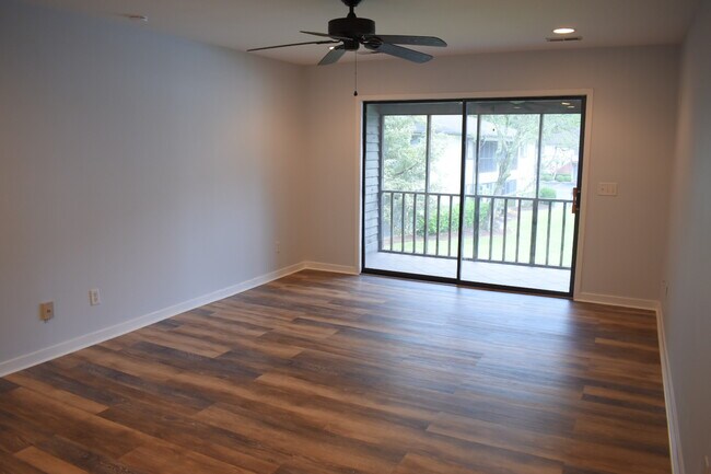 Photo - 1507 Military Cutoff Rd Unidad 207