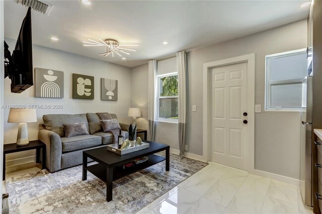 Photo - 2302 Taylor St Unidad 2