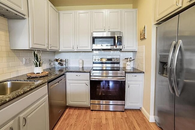 Photo - 421 Cork Harbour Cir