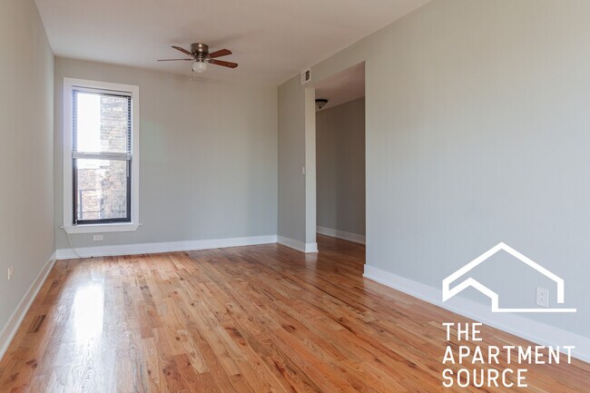 Photo - 638 W Oakdale Ave Unit 2