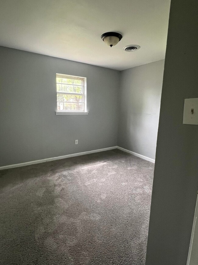 Photo - 1155 S College St