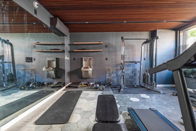 Photo - 583 Lorimer St Unit ID1013673P