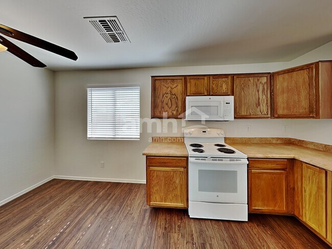 Photo - 10825 W Taft St