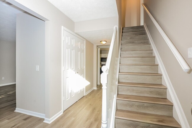 2327 Fullerton Dr