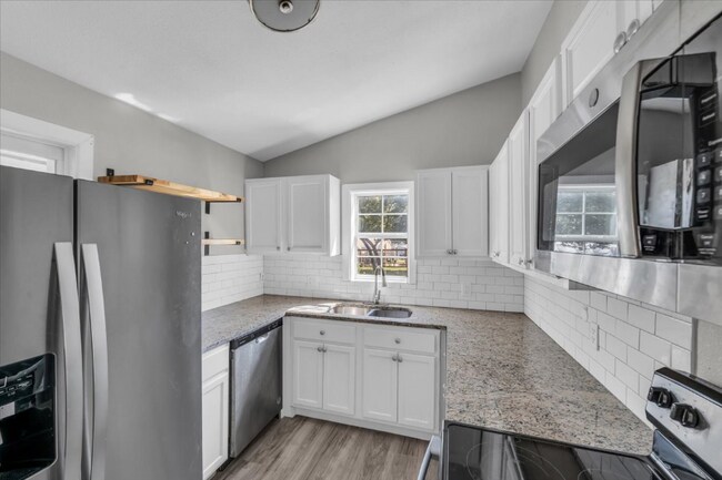 Photo - 1215 W 5th St