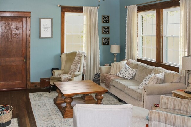 Photo - 5 bedroom on 2 acres