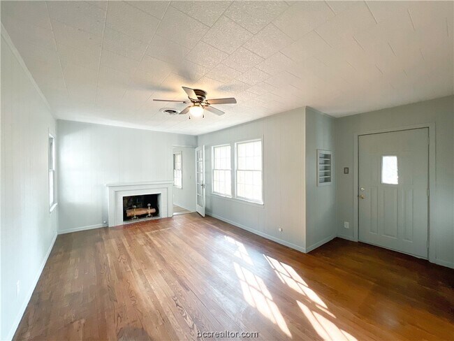 Photo - 202 Gilchrist Ave