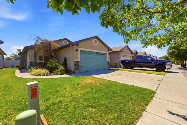 1113 W Haworth