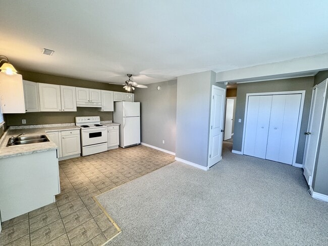 Photo - 1011 Front Rd Unité Upper