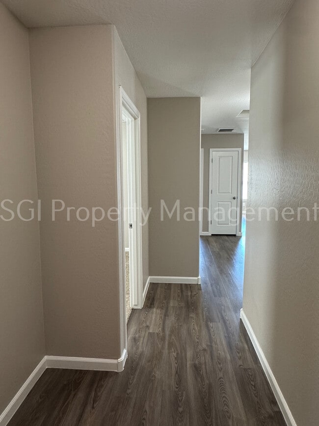 Photo - 327 Impala Ct