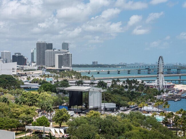 Building Photo - 325 S Biscayne Blvd Unit 1624 Rental