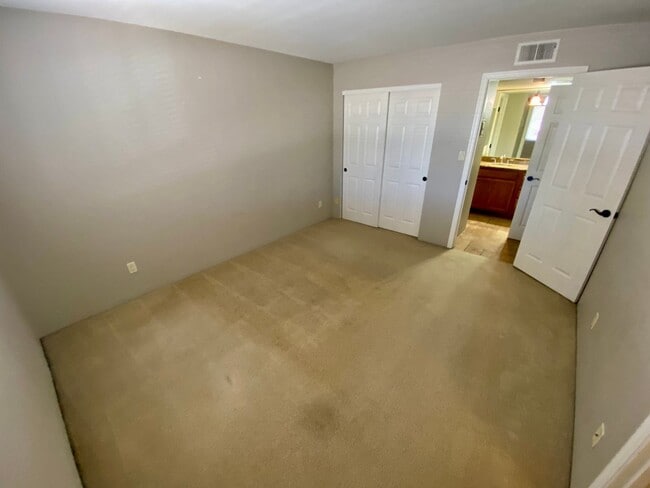 Photo - Spacious Upgraded One Bedroom Condo in Scottsdale