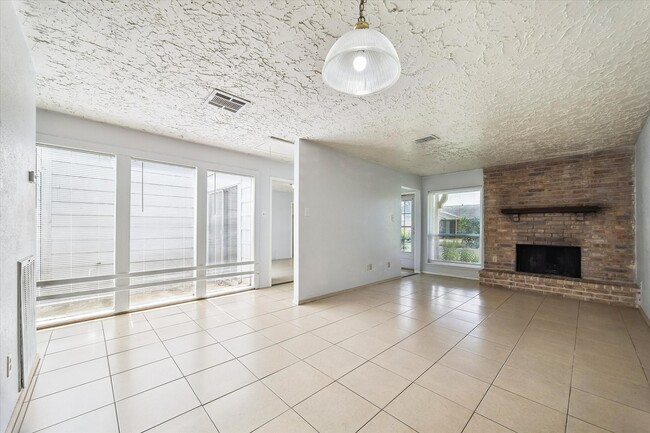 Photo - 6407 S Briar Bayou Dr
