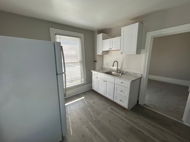 Building Photo - 829 Broadway Unit 2 Rental