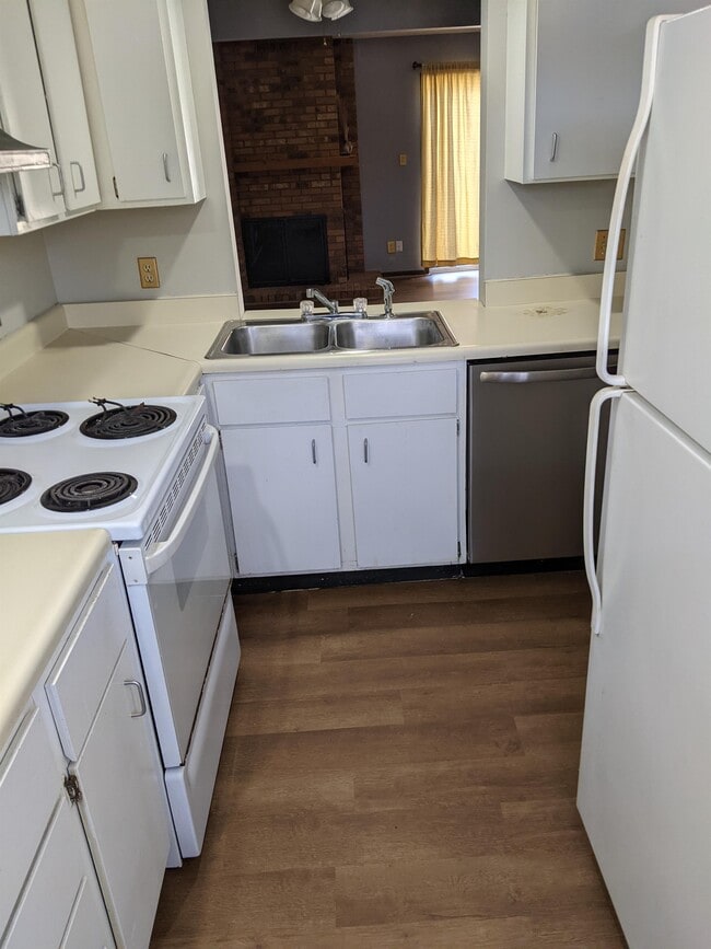 Photo - 2104 Melrose Dr