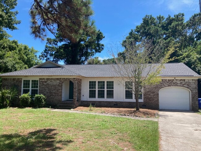 Renovated 3 Bedrom 2 Bath Home for Rent in Harborgate Shores- 2 miles from Sullivan's Island
