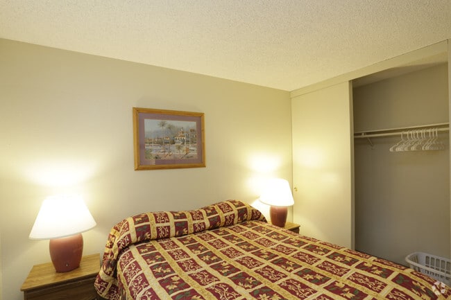 1 BR, 1 BA - 500 SF
