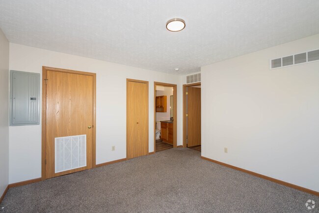 2BR, 2BA - 1,100SF - Primary Bedroom