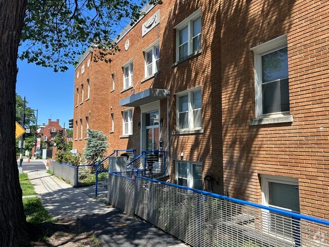 Building Photo - 921 Butternut St NW Unit 202 Rental