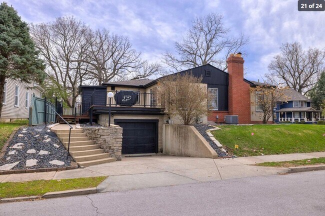 1101 S 9th St