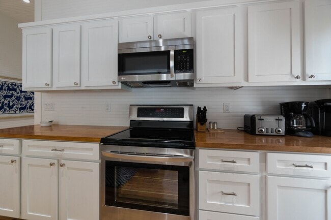 Photo - 380 Palm Ave