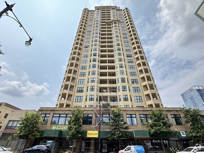 Building Photo - 1464 Michigan Ave Unit D2081 Rental