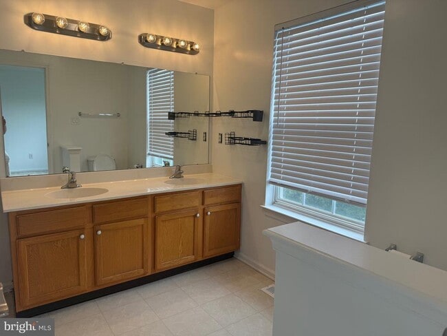 Photo - 121 Acorn Dr