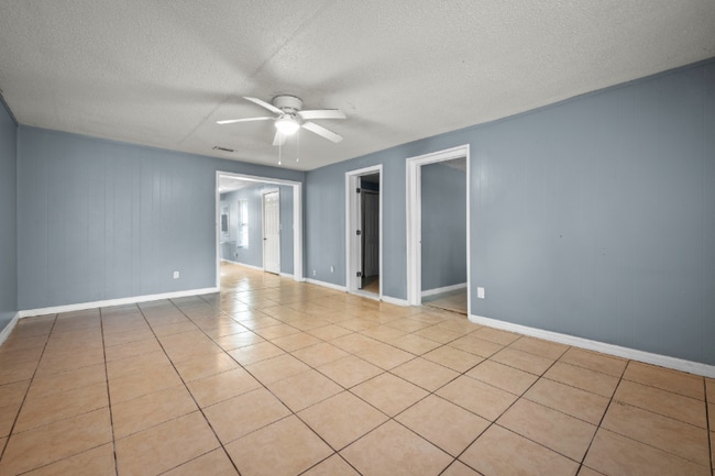 Photo - 304 Bernard Rd