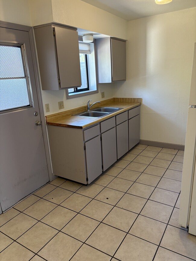 Photo - 1600 N Center St Unit 1600 center st Apt #3