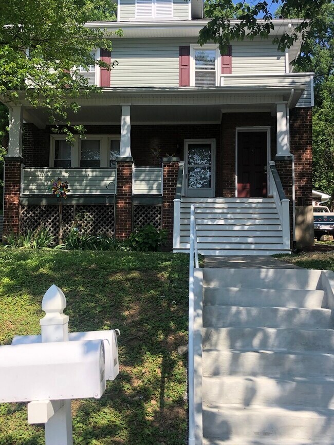 Photo - 1330 Belleview Ave SE