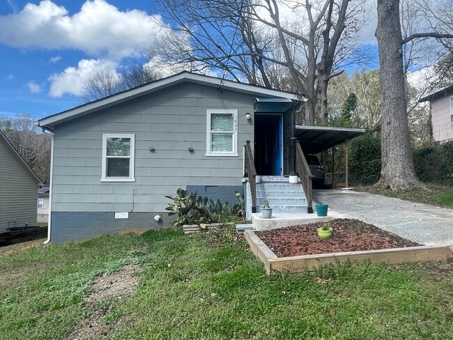 Building Photo - 1627 Mary George Ave NW