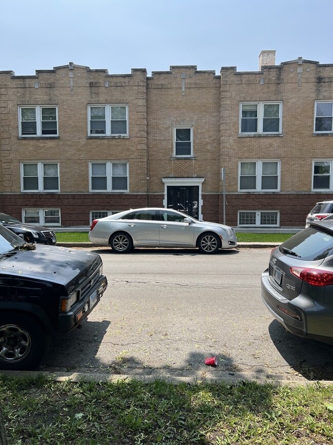 Photo - 5907 W Arthington St Apartment Unit 2