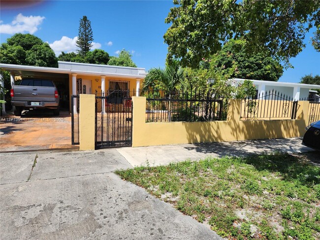 Building Photo - 661 E 43rd St Rental