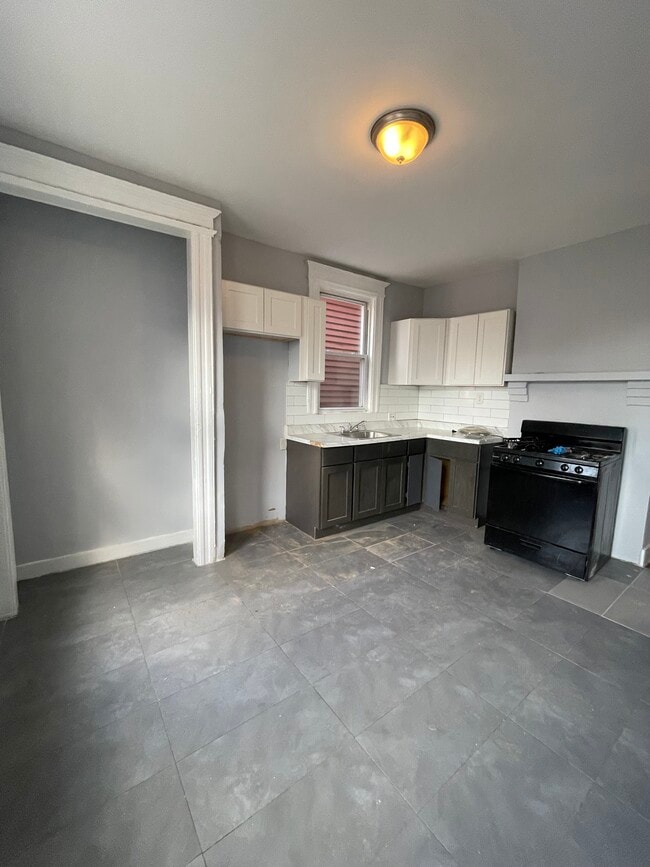 Building Photo - 827 S 14th St Unit 2 Rental