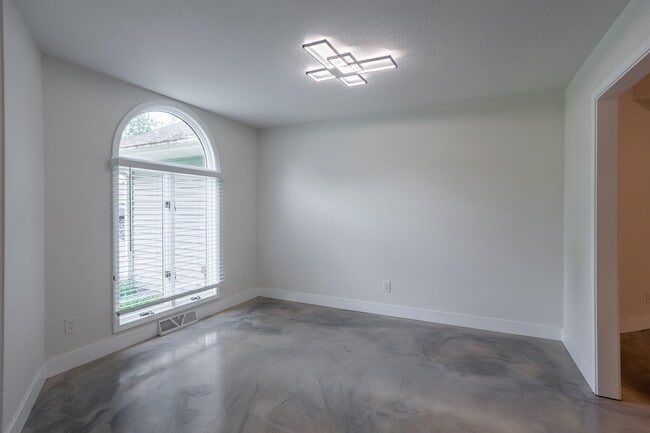 Photo - 2301 Grant Ln