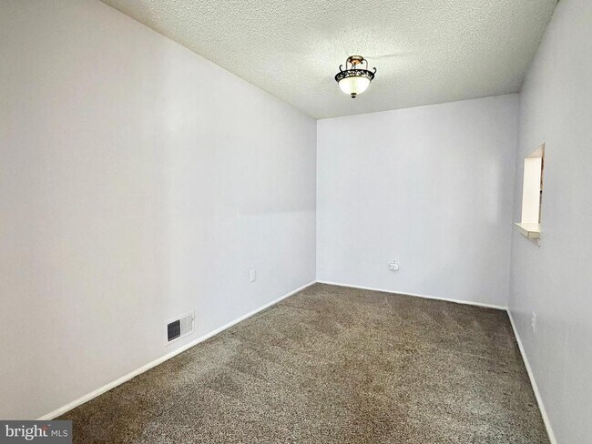 Photo - 82 Versailles Ct