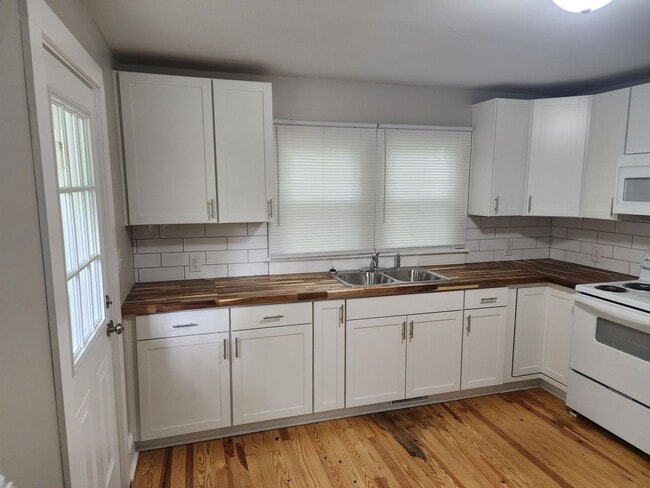 Photo - Updated 2 Bed, 1 Bath Home Near Downtown Mount Airy