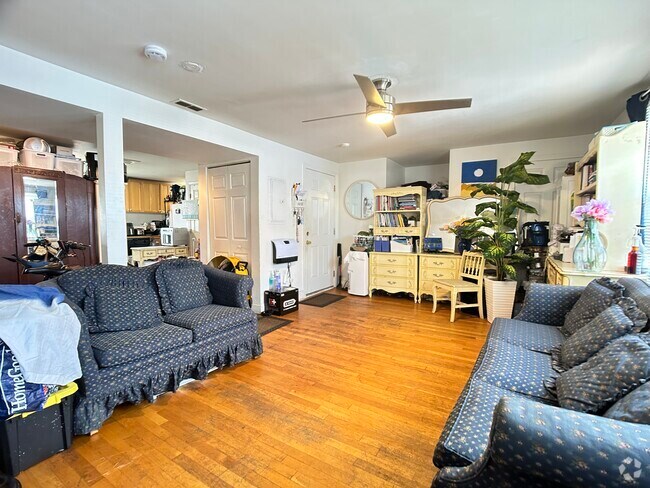 Building Photo - 43 May St Unit 2 Rental