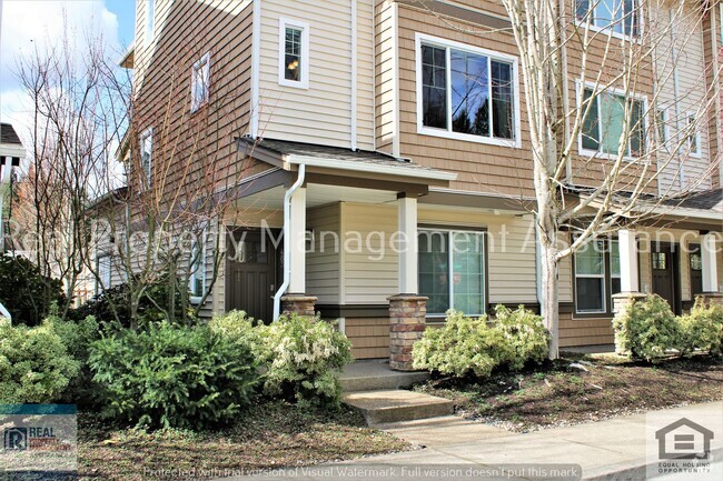 Building Photo - Urban 3 BR / 3.5 BA + Bonus Loft, Townhous...