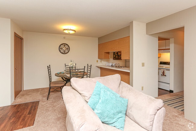 1BR, 1BA - 700 SF - Living Room - Vail Estates Apartments