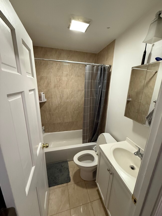 Building Photo - 115 Salem St Unit 10