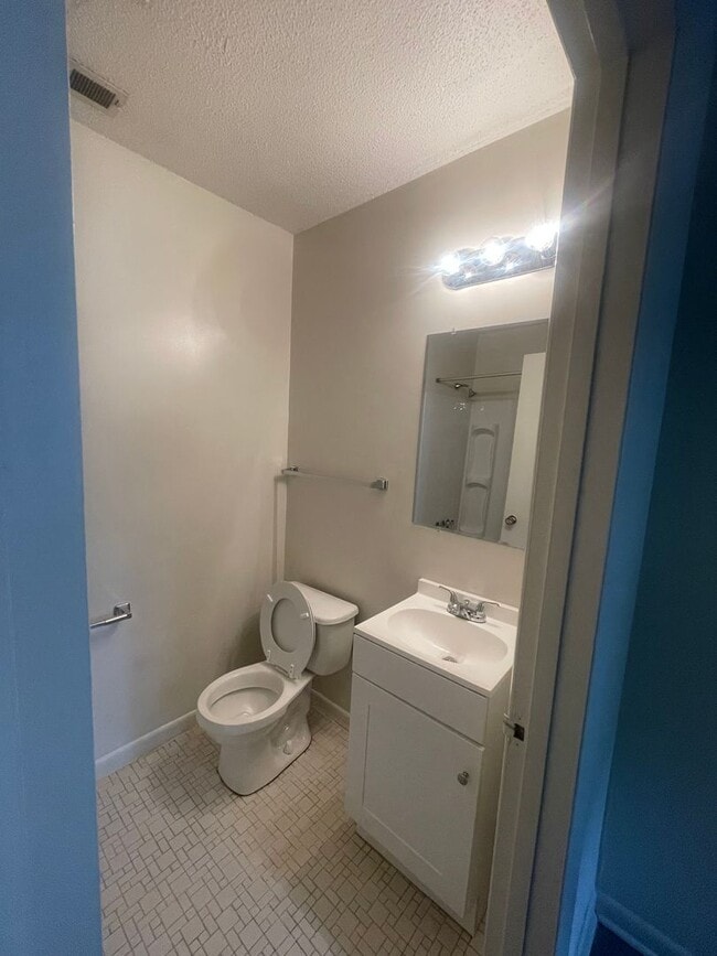 Photo - 1402-M Gorman St. 1 Bedroom / 1 Bathroom ~... Unit 1402-M
