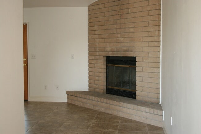 Photo - BEAUTIFUL 3bd 2ba South Bakersfield W/POOL!!